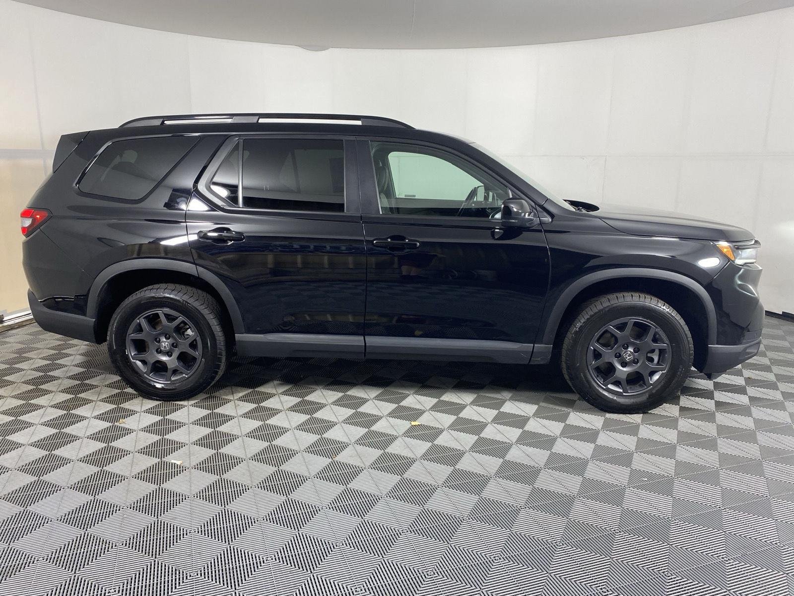Used 2024 Crystal Black Pearl Honda TrailSport image 10