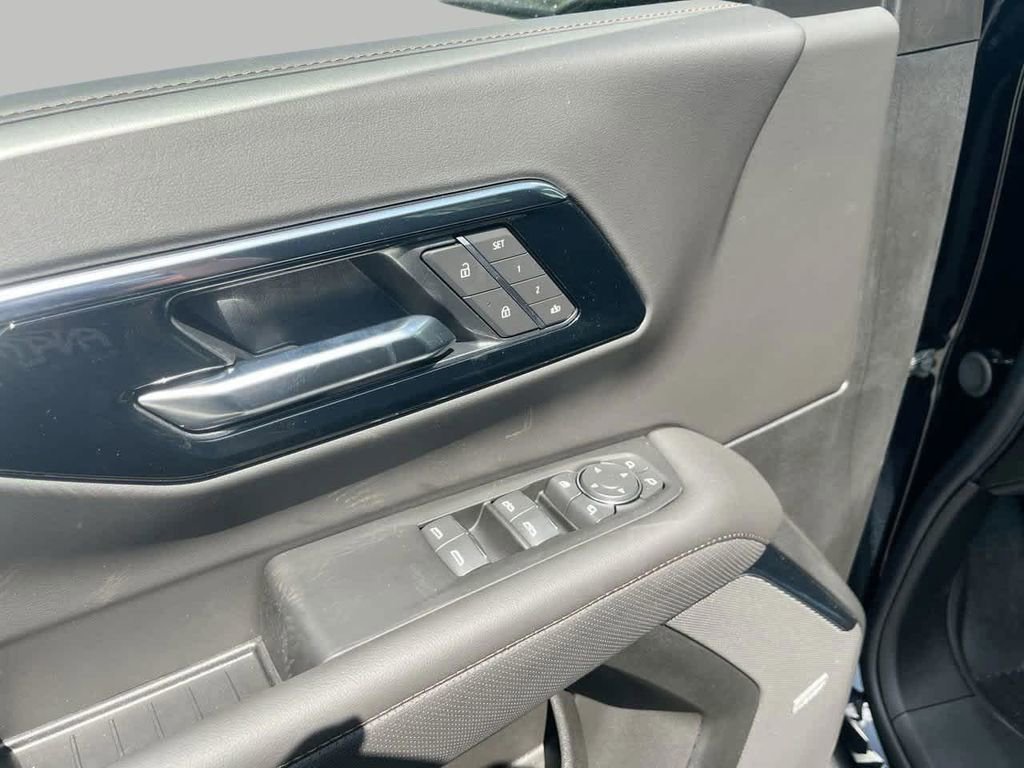 2026 Chevrolet Suburban High Country - Photo 16