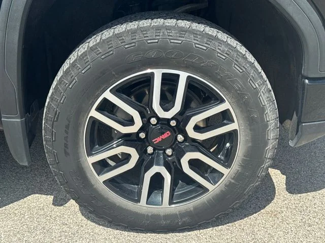 Used 2023  GMC AT4 image 47