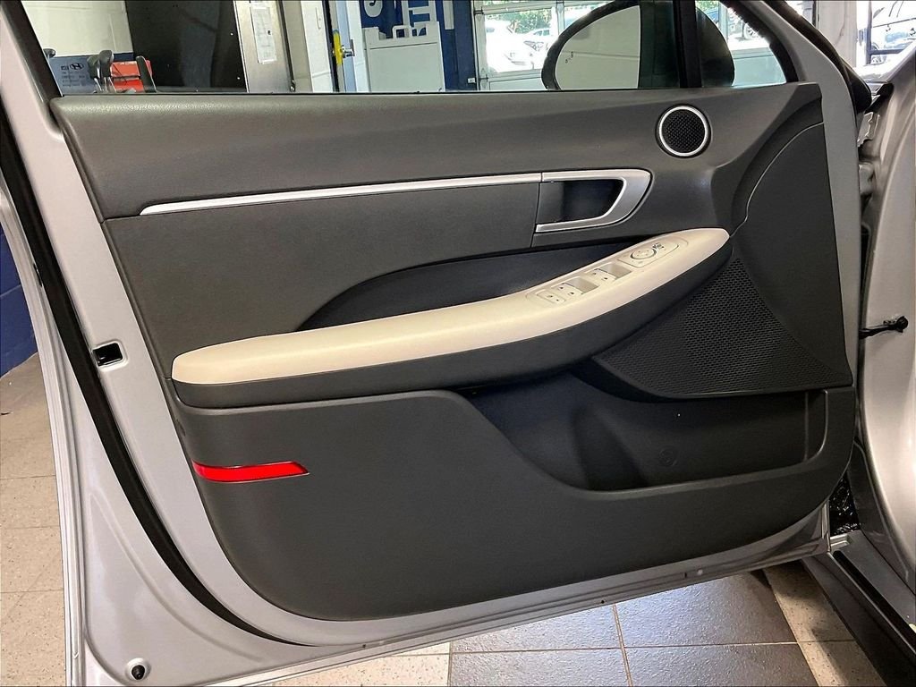 Certified Used 2023 Silver Hyundai SE image 9