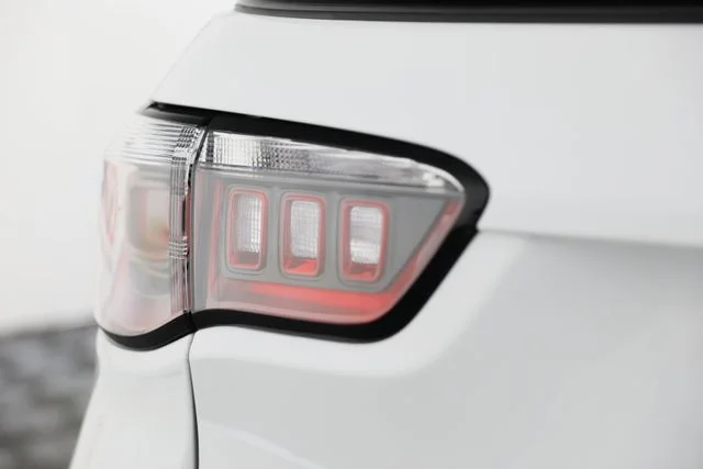 New 2026 Bright White Clear-Coat Exterior Paint Jeep Limited image 34