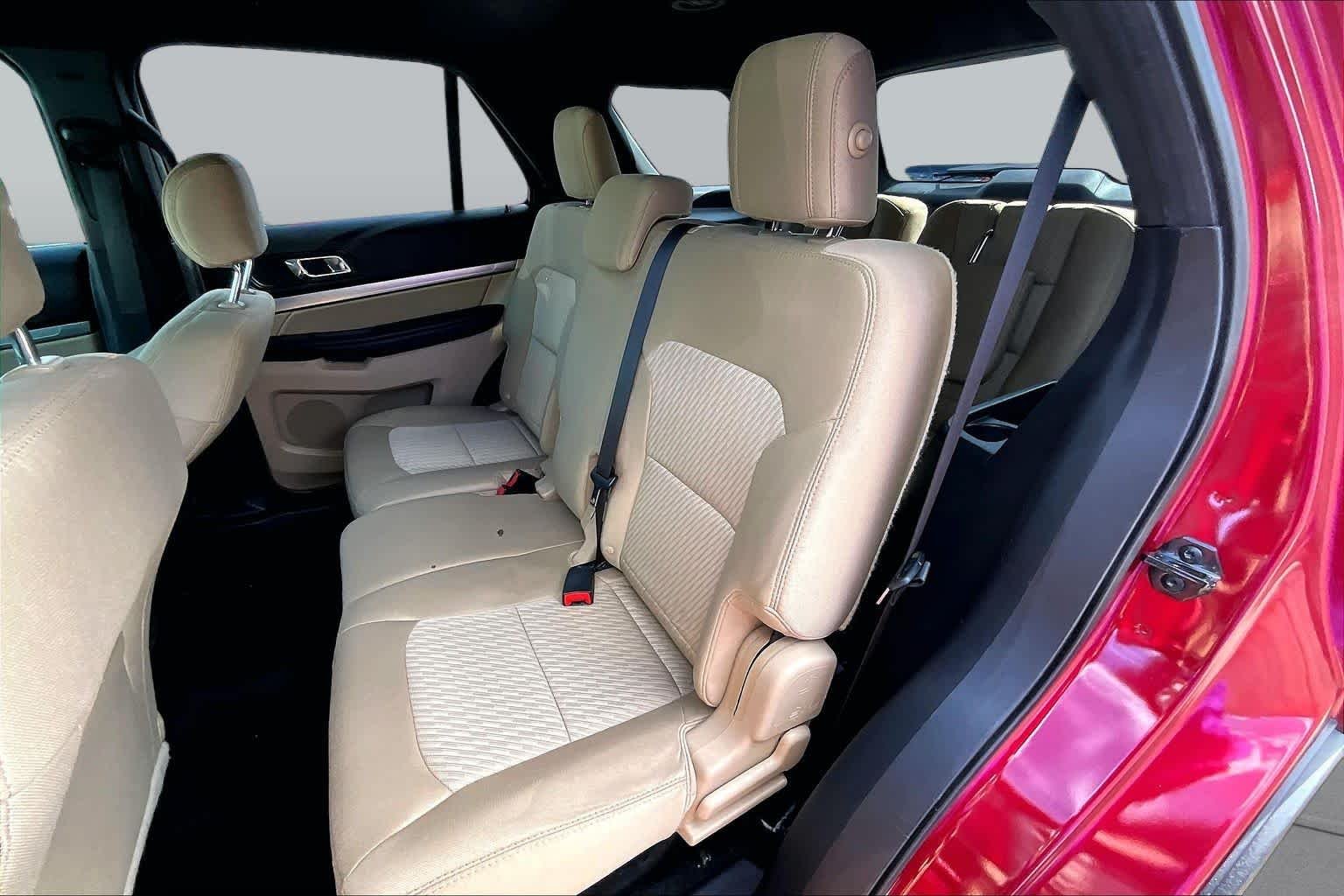 Used 2016 Ruby Red Metallic Tinted Clearcoat Ford Base image 21