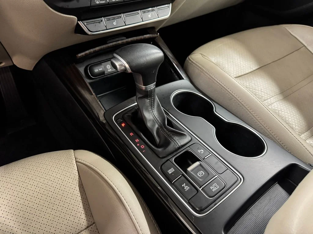 Used 2019 Red Kia EX image 23