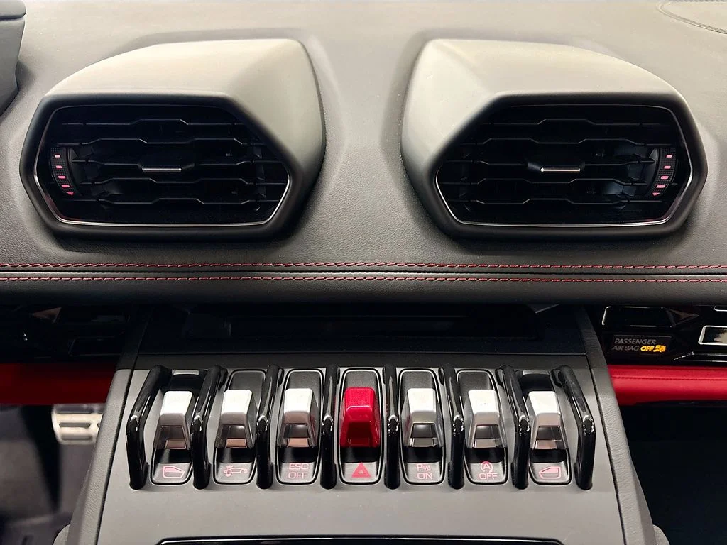 Used 2020 Red Lamborghini Base image 17