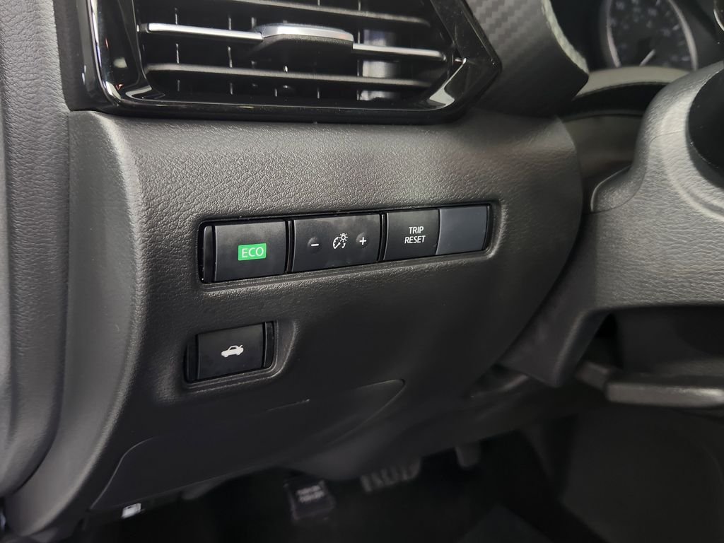 Certified Used 2025 White Nissan SR image 22