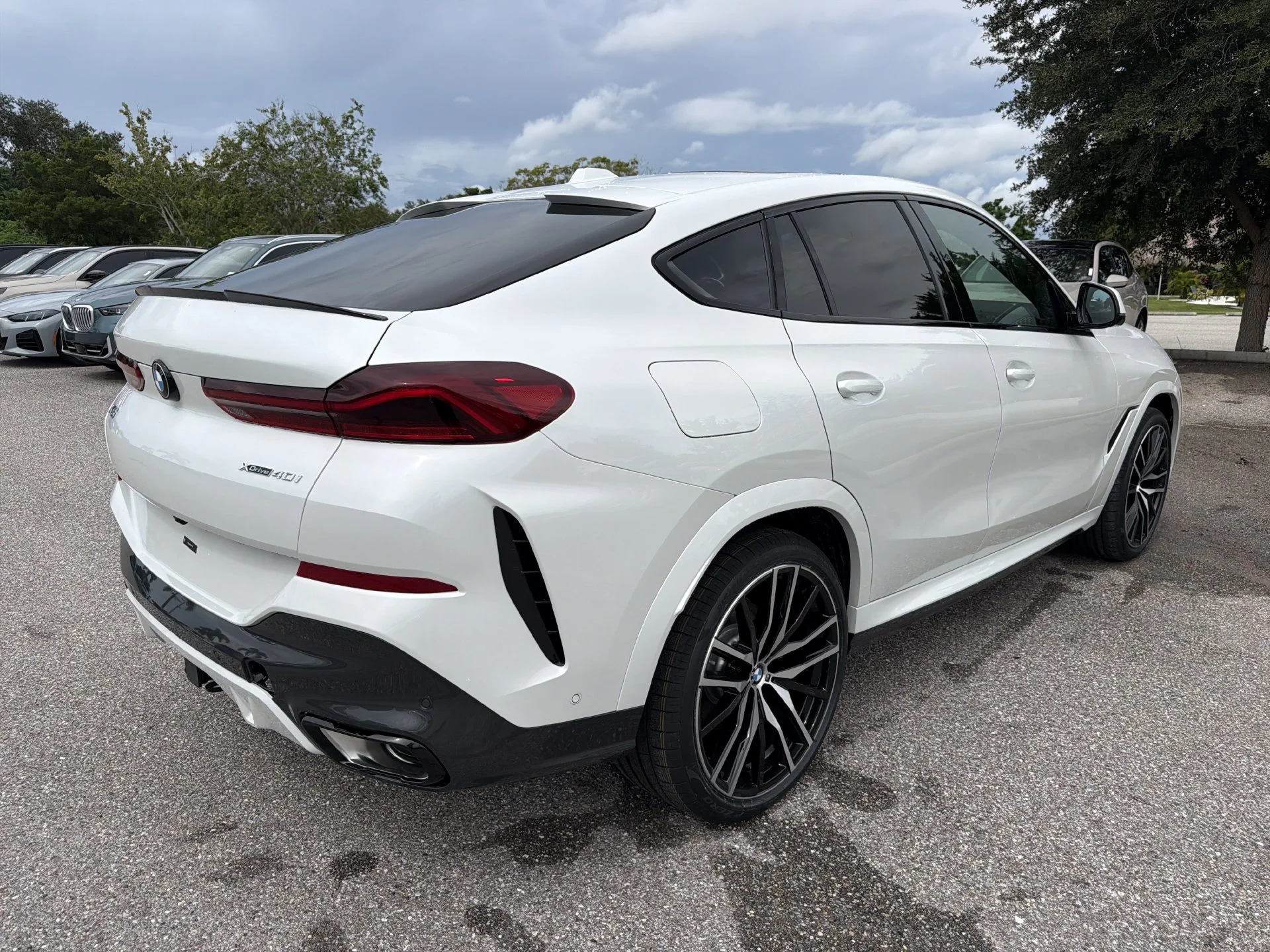 New 2027 Mineral White Metallic BMW xDrive40i image 4