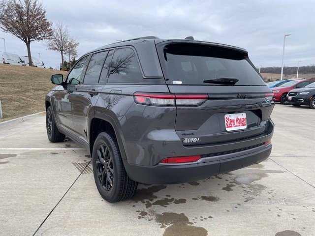 New 2026 Baltic Gray Metallic Clearcoat Jeep Laredo Altitude image 3