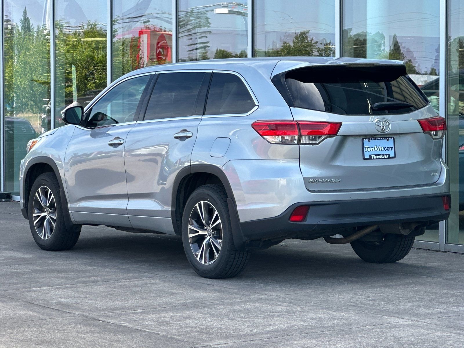 Used 2017 Celestial Silver Metallic Toyota LE image 5