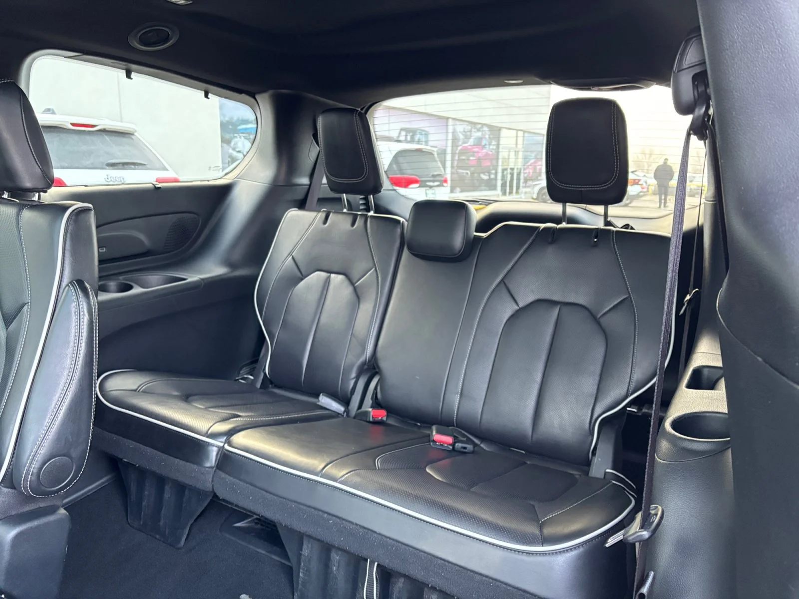 Used 2025 Bright White Chrysler Limited image 23