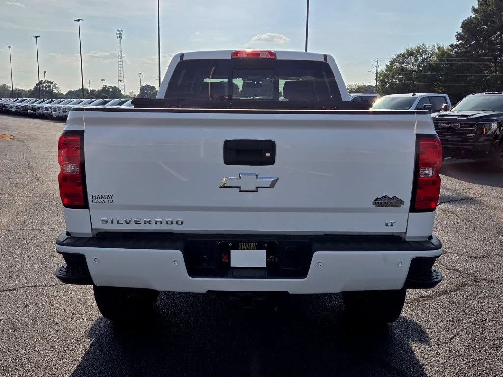 Used 2018 SUMMIT WHITE Chevrolet LT image 10
