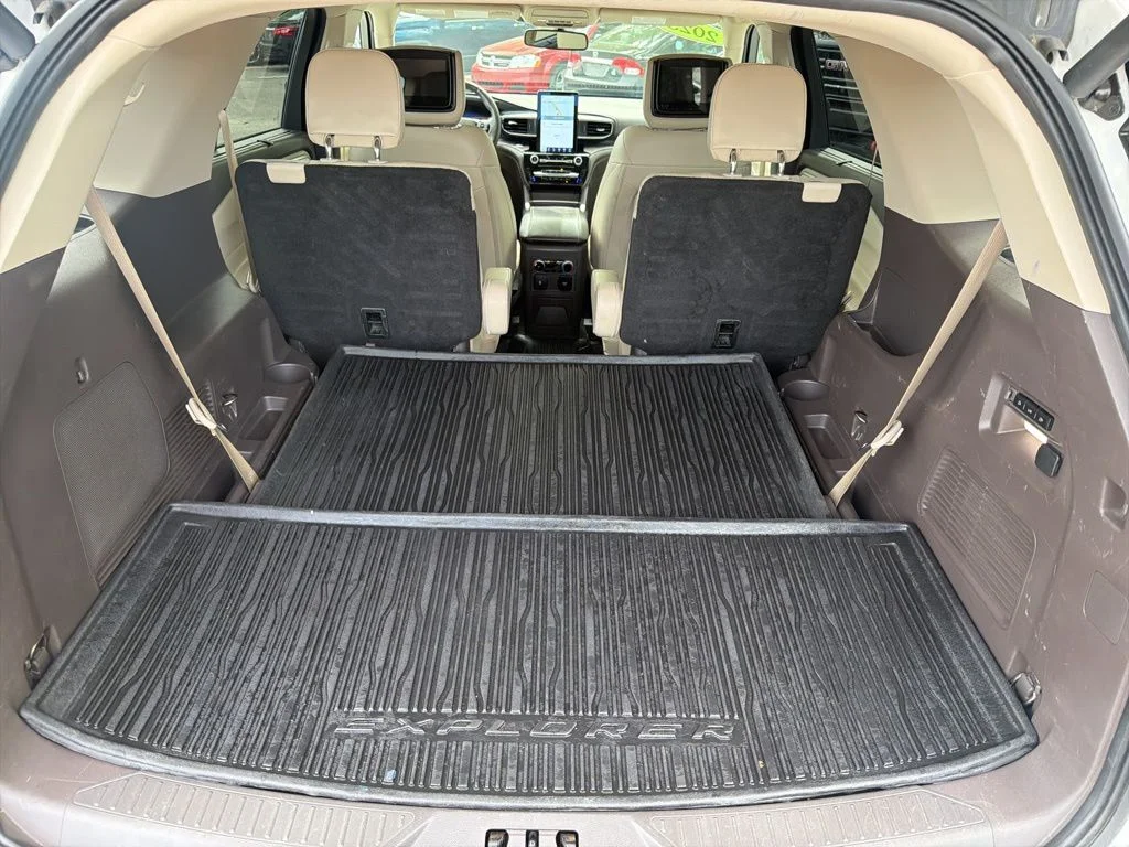 Used 2023 White Ford Platinum image 29