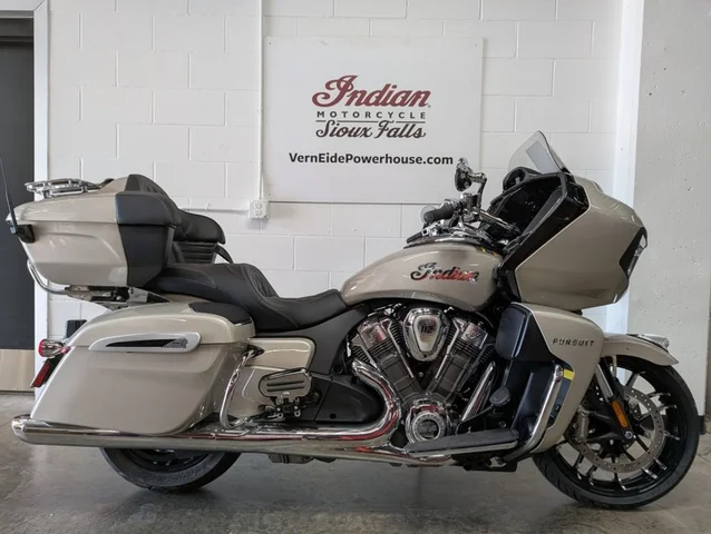 2026 Indian Motorcycle Pursuit® Limited 112 w/PowerBand Audio Silver Quartz Metallic 