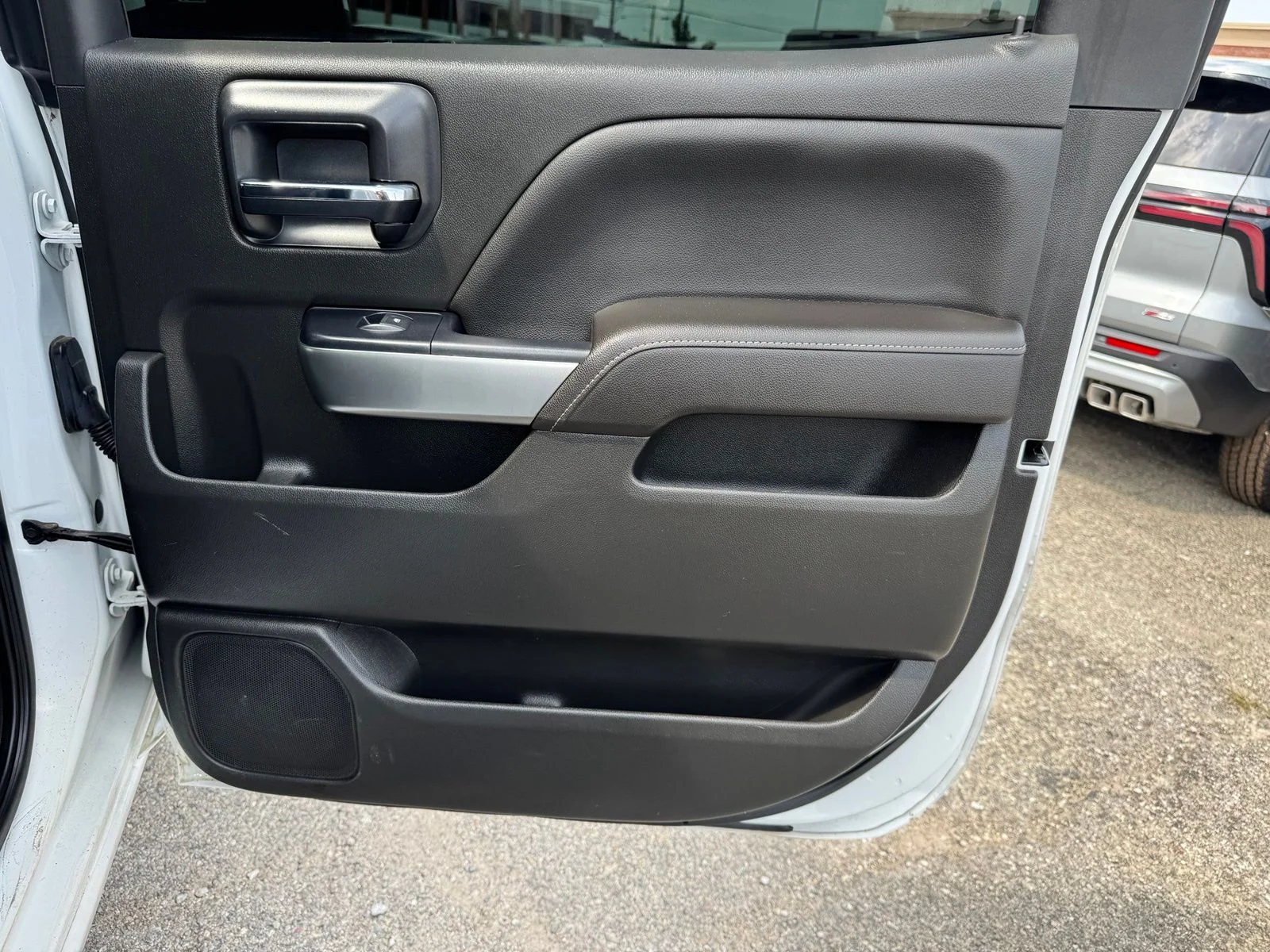 Used 2018 White Chevrolet LT image 27
