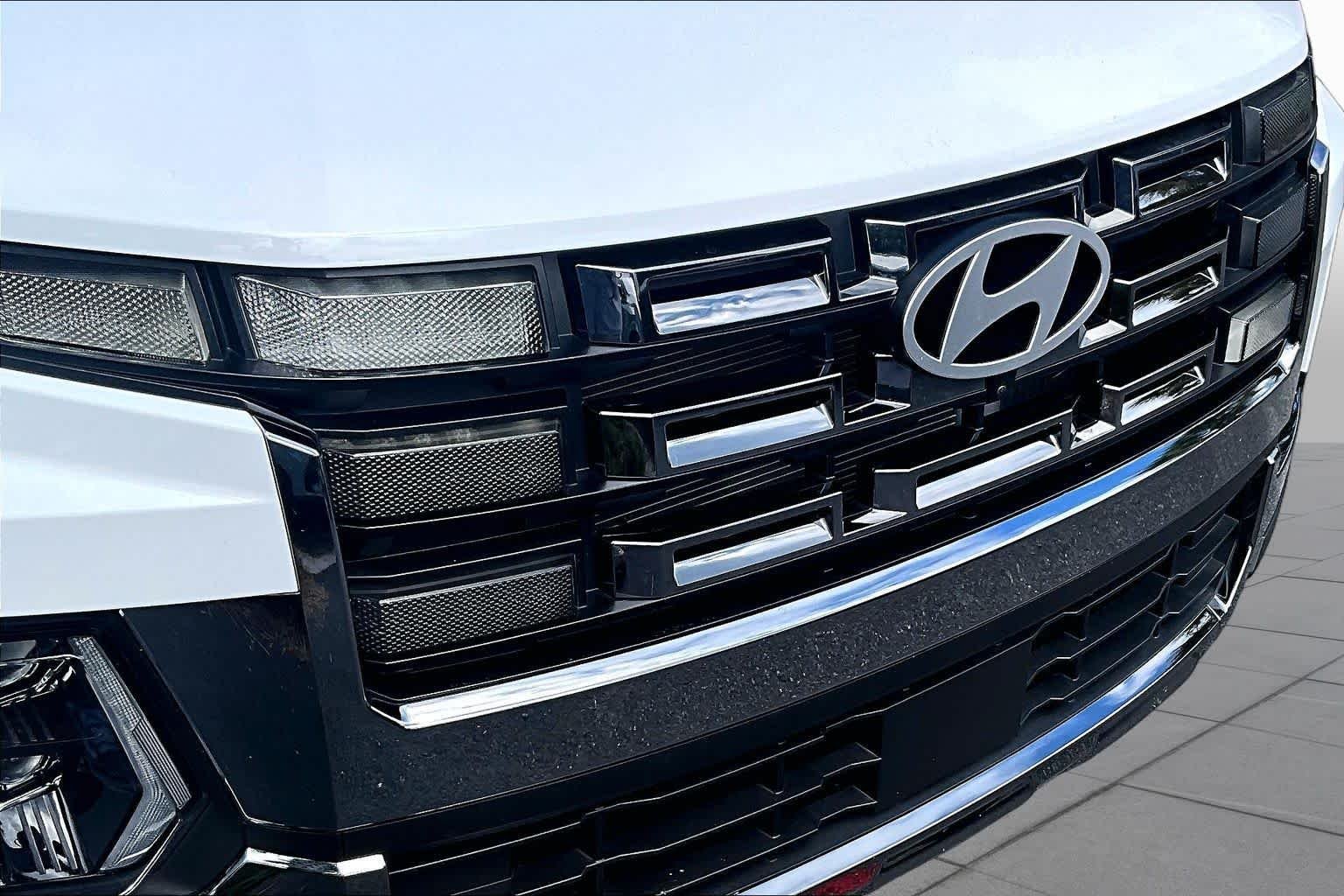 Used 2025 Atlas White Hyundai Limited image 30