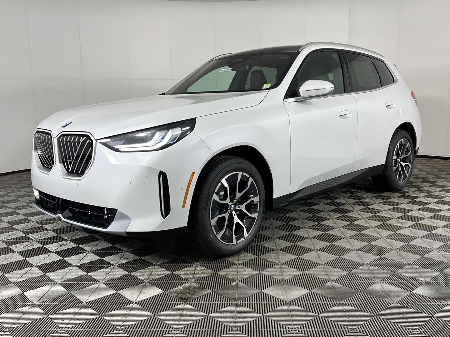 New 2026 Mineral White Metallic BMW 30 xDrive image 4