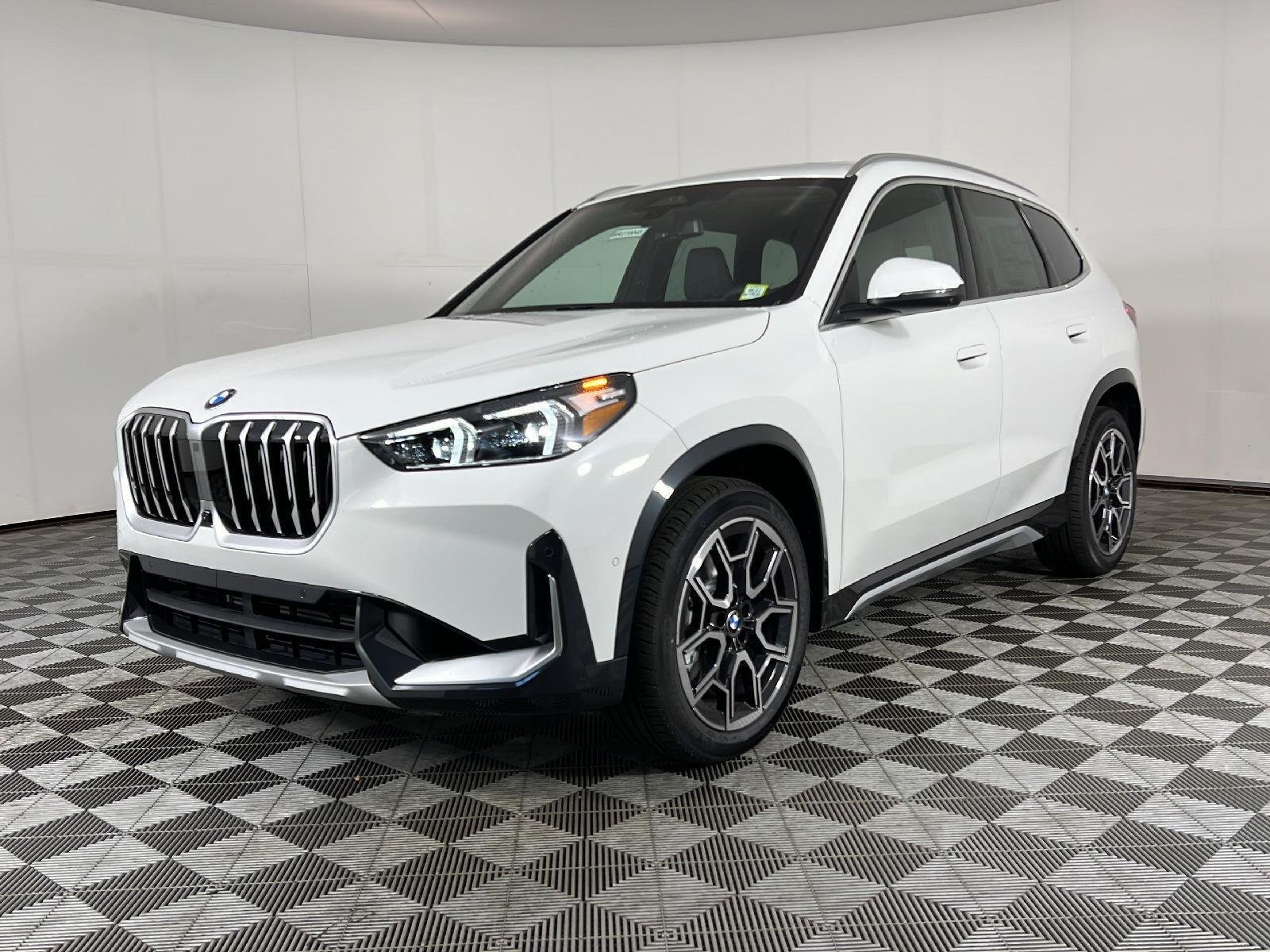 New 2027 Alpine White BMW xDrive28i image 4