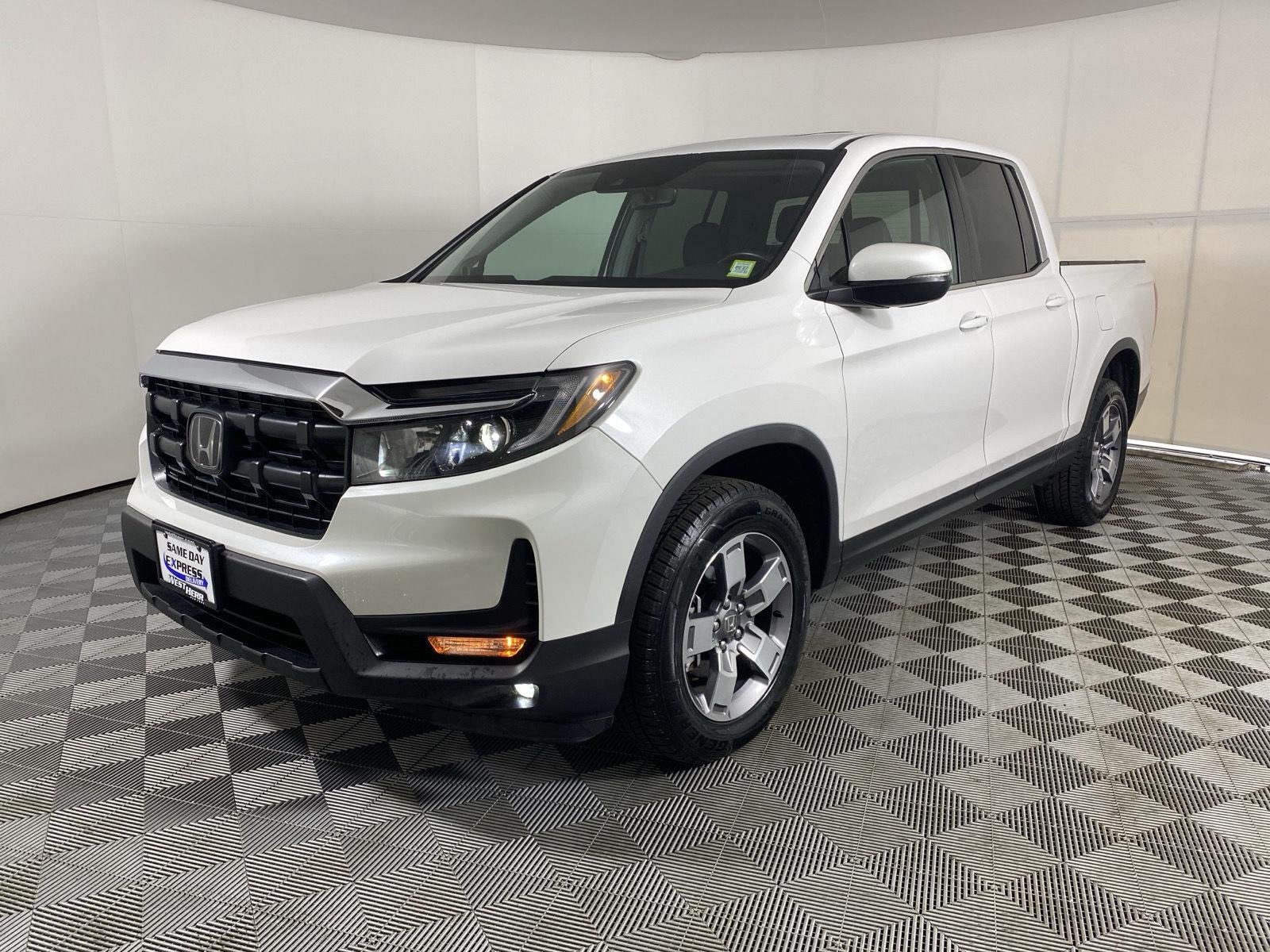 Used 2024 Platinum White Pearl Honda RTL image 3