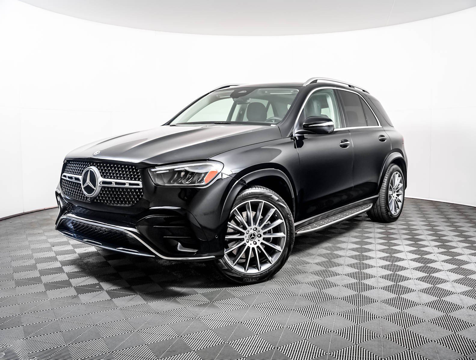 Certified Used 2025 Black Mercedes-Benz GLE 350 image 1