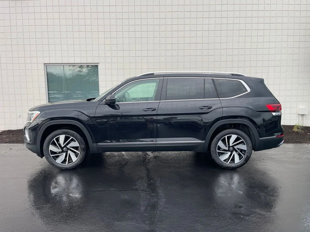 New 2026 Deep Black Pearl Volkswagen SEL image 2