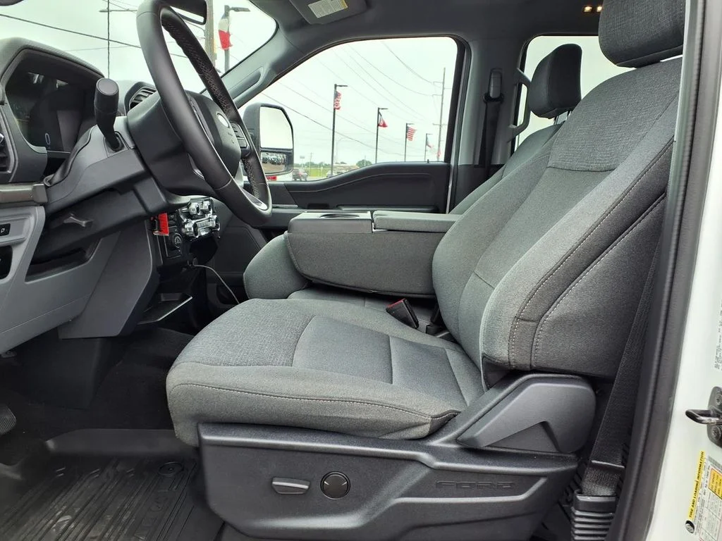 Used 2024 White Ford XLT image 4
