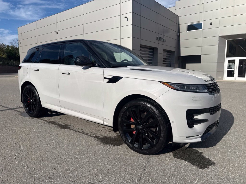 Certified Used 2025 Borasco Gray Metallic Land Rover Dynamic SE image 3