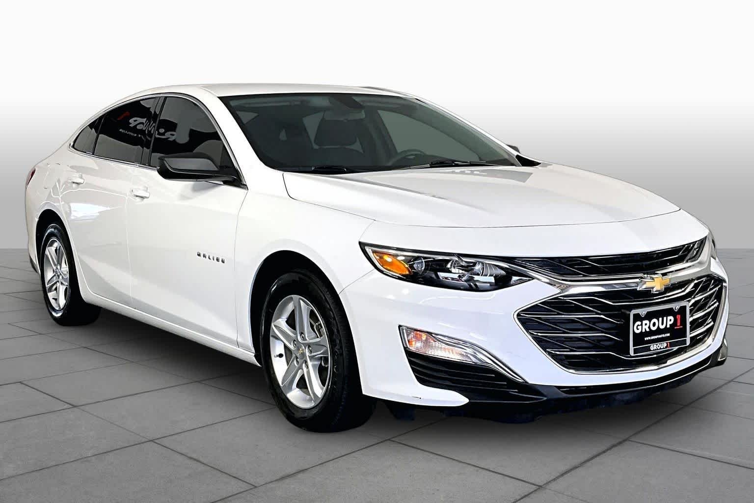 Used 2022 Summit White Chevrolet LS image 3