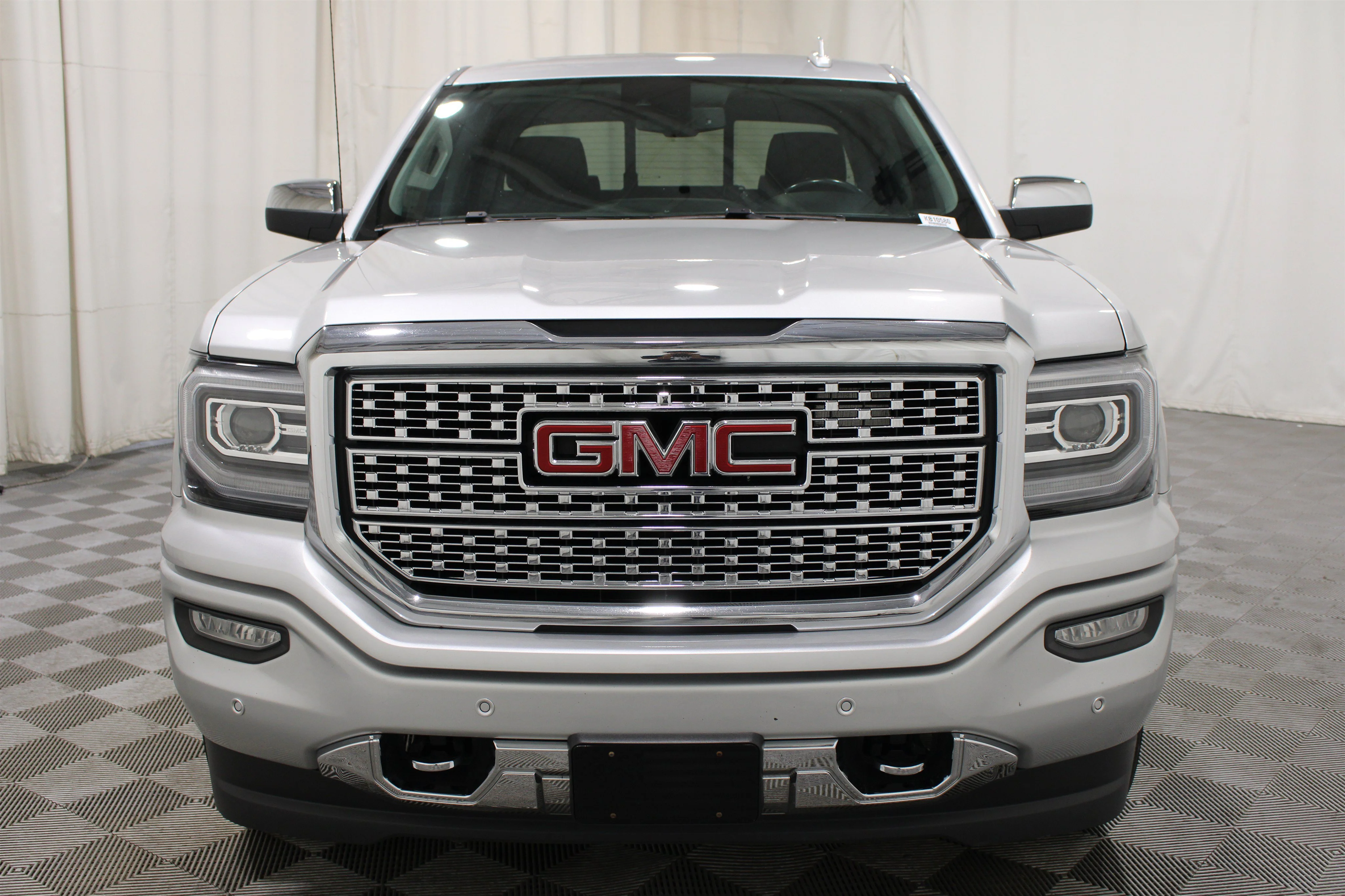 Used 2018 Quicksilver Metallic GMC Denali image 34