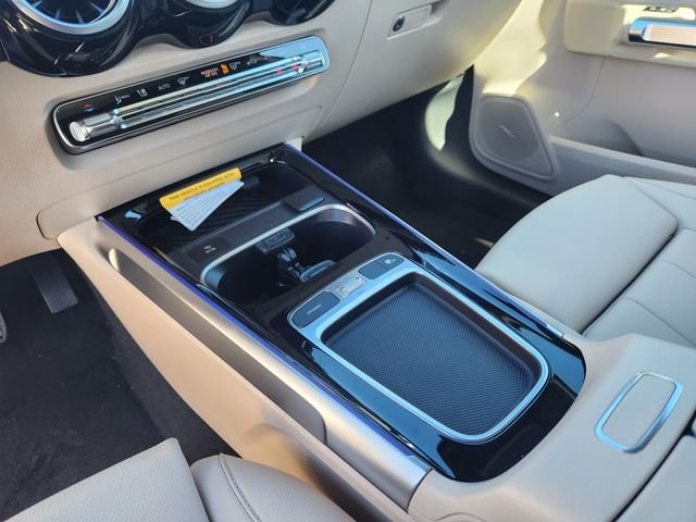 New 2026 Polar White Mercedes-Benz GLB 250 image 20