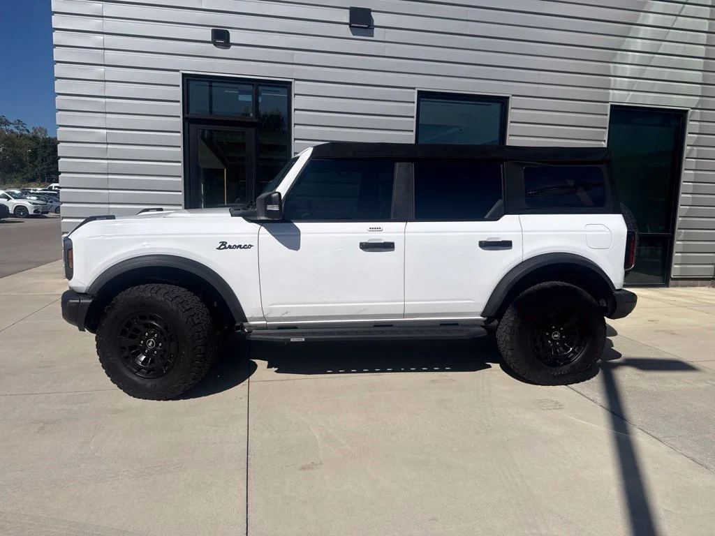 Used 2022 Oxford White Ford Badlands image 3