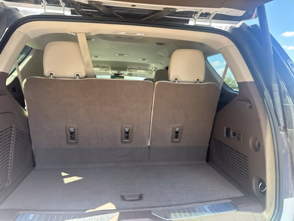 Used 2023 White GMC Denali image 7