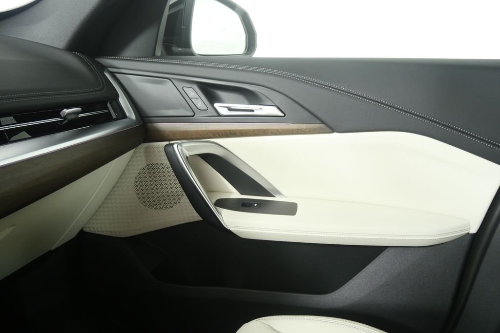 New 2027 Jet Black BMW xDrive28i image 21