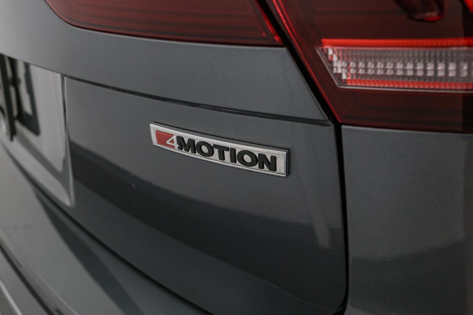 Used 2021 Platinum Gray Metallic Volkswagen SE image 13