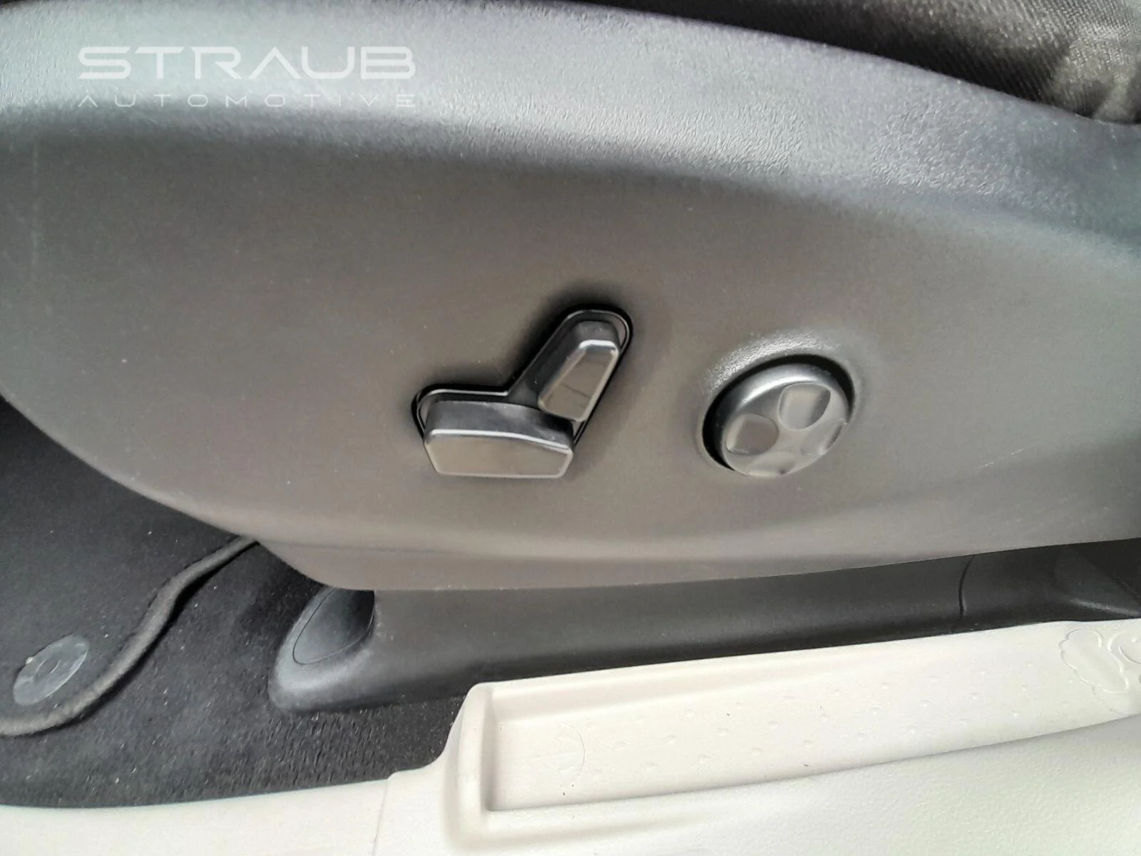 Used 2023 Bright White Clearcoat Chrysler LX image 35