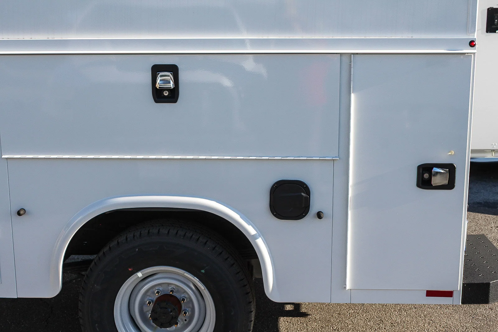 New 2026 Oxford White Ford E-350 SRW image 12