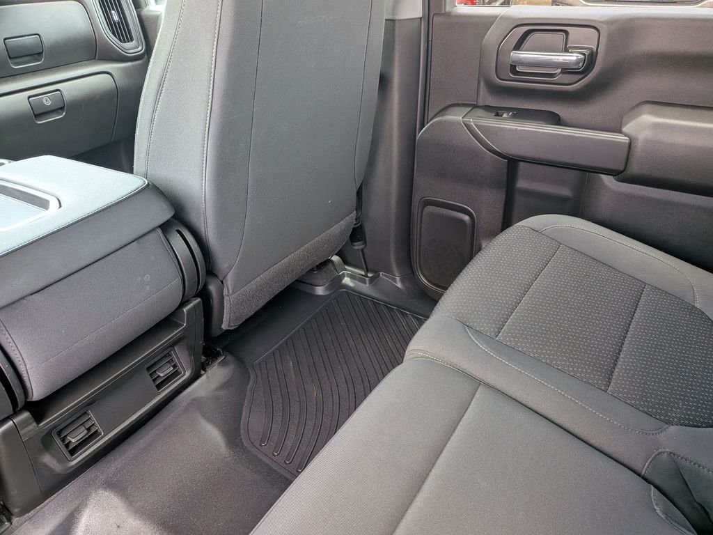 Used 2022 White Chevrolet Custom image 33