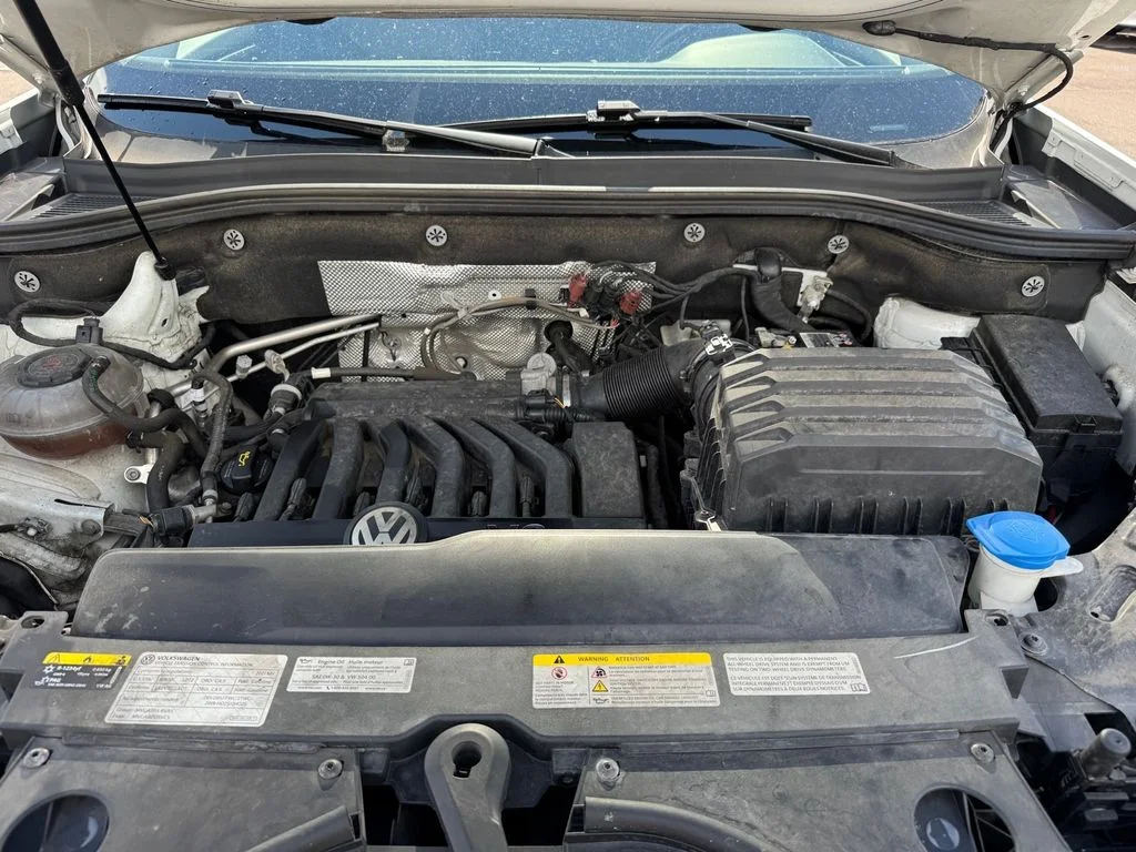 Used 2021 White Volkswagen 3.6L V6 SE w/Technology image 14