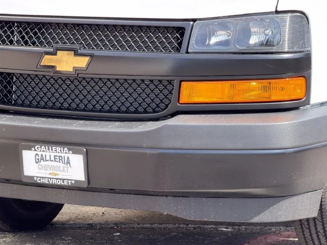 New 2026 Summit White Chevrolet WT image 7