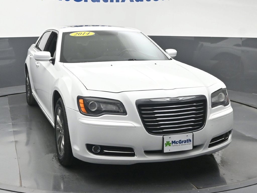 Used 2014 White Chrysler S image 5