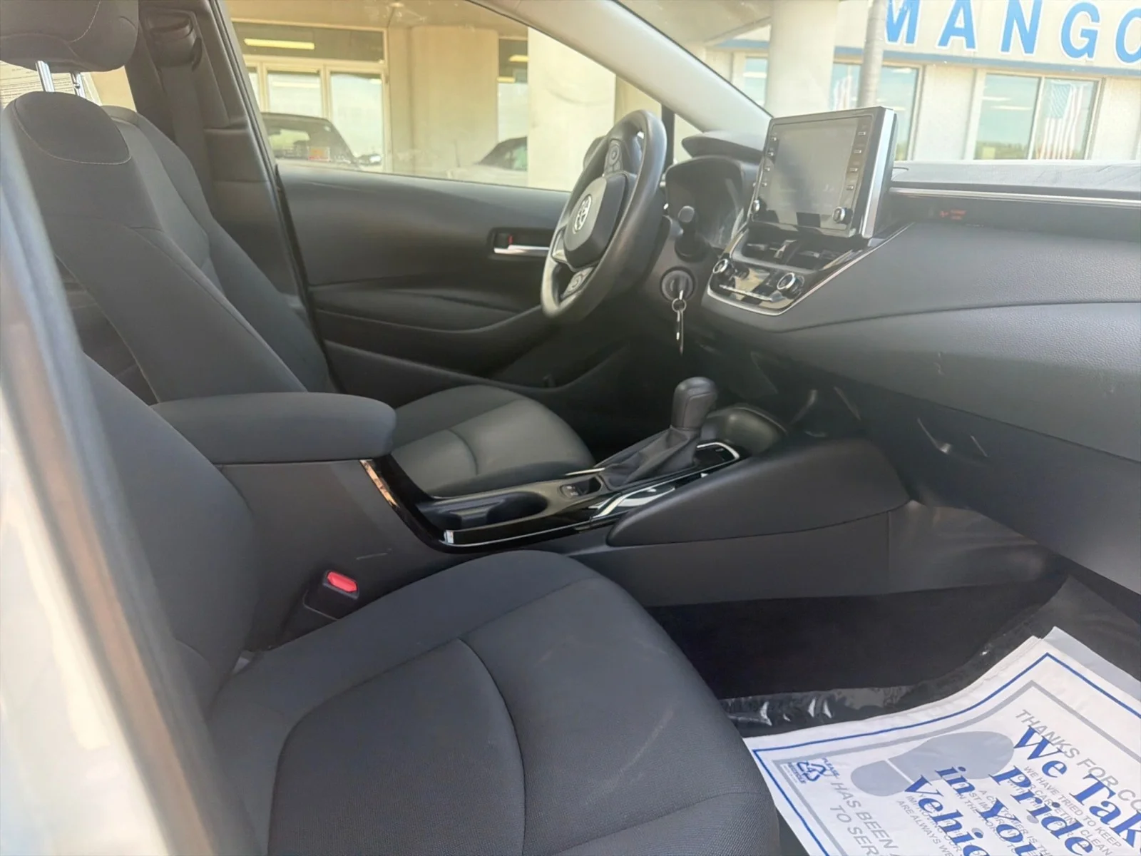 Used 2020 White Toyota LE image 10