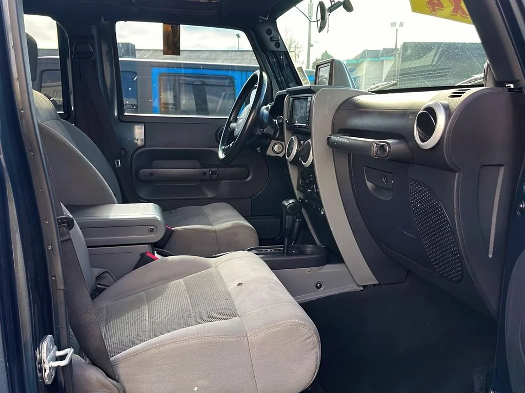 Used 2008 Black Jeep Unlimited Sahara image 21