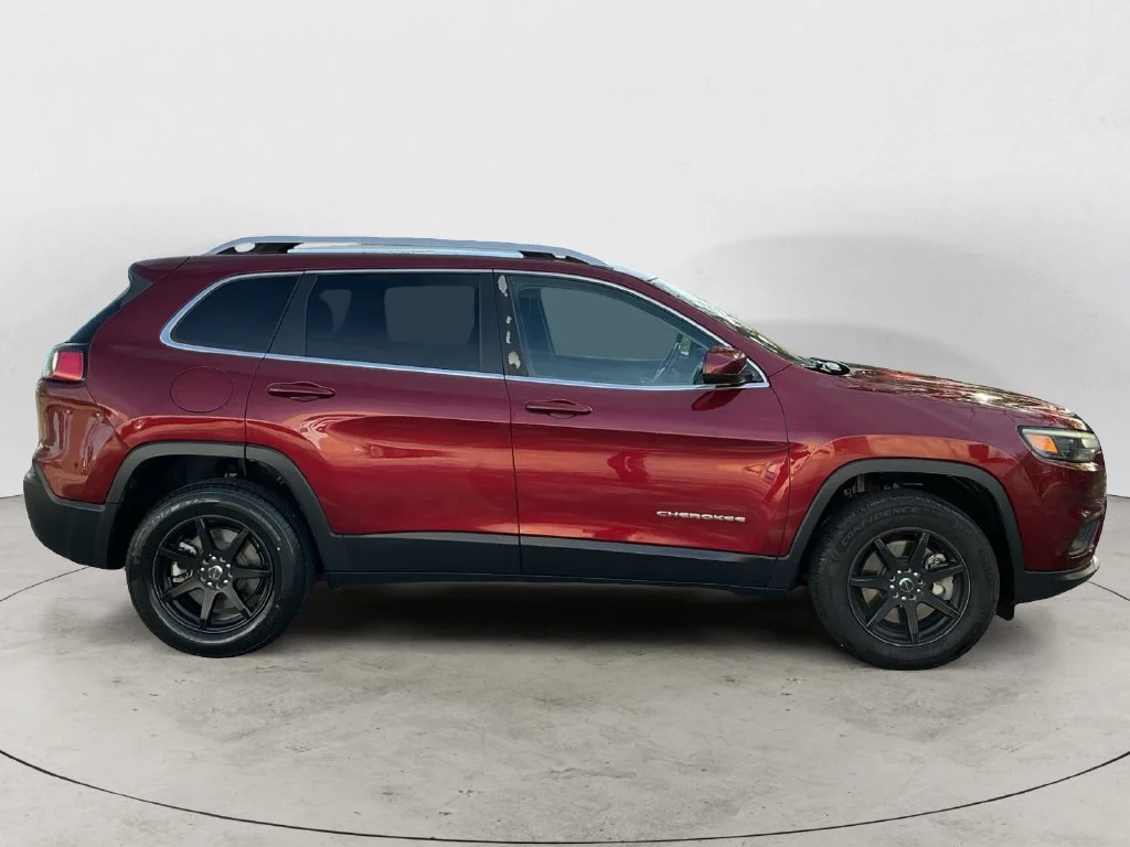 Used 2019 Red Jeep Latitude Plus image 7