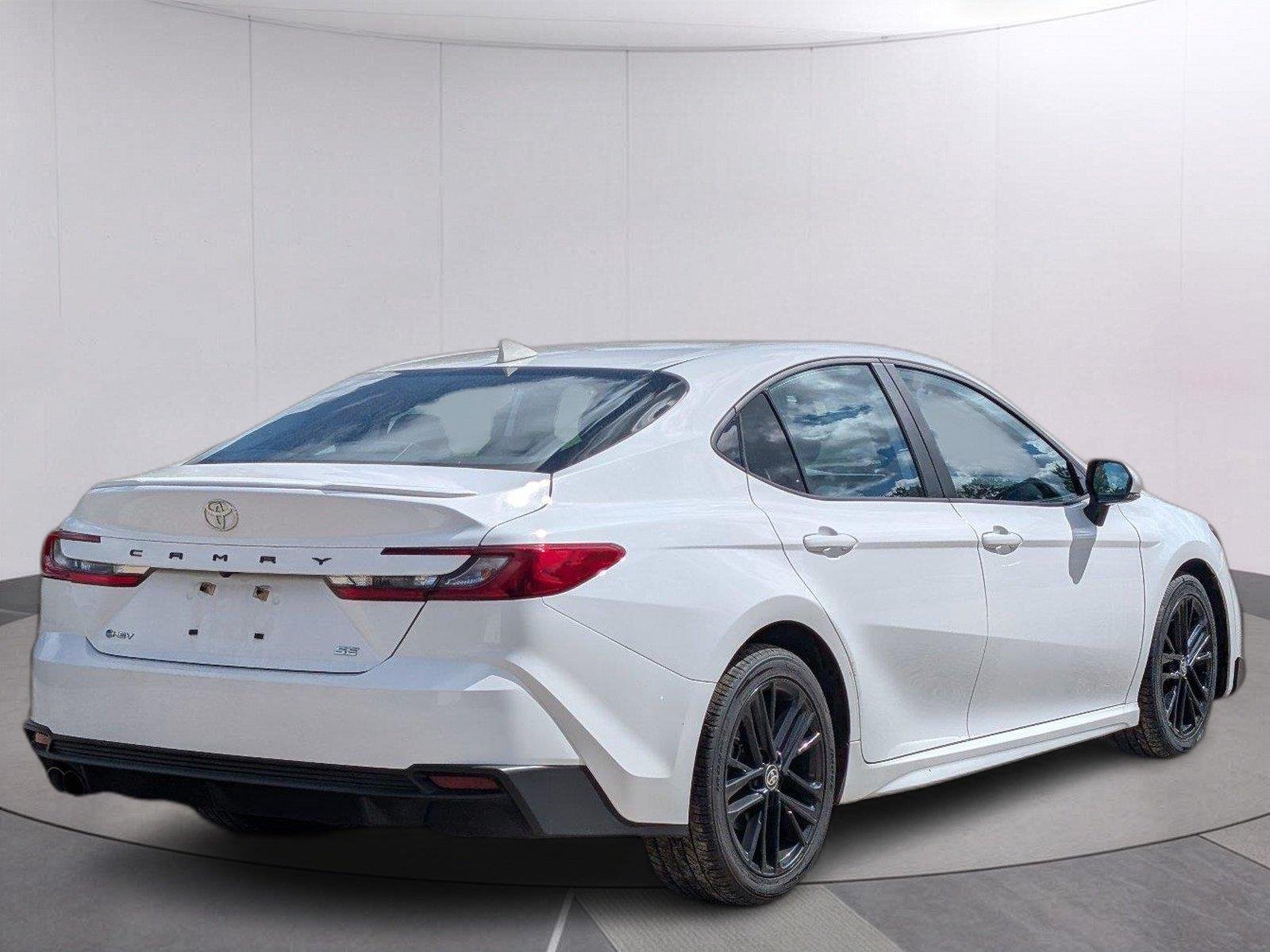 Used 2025 Ice Cap Toyota SE image 7