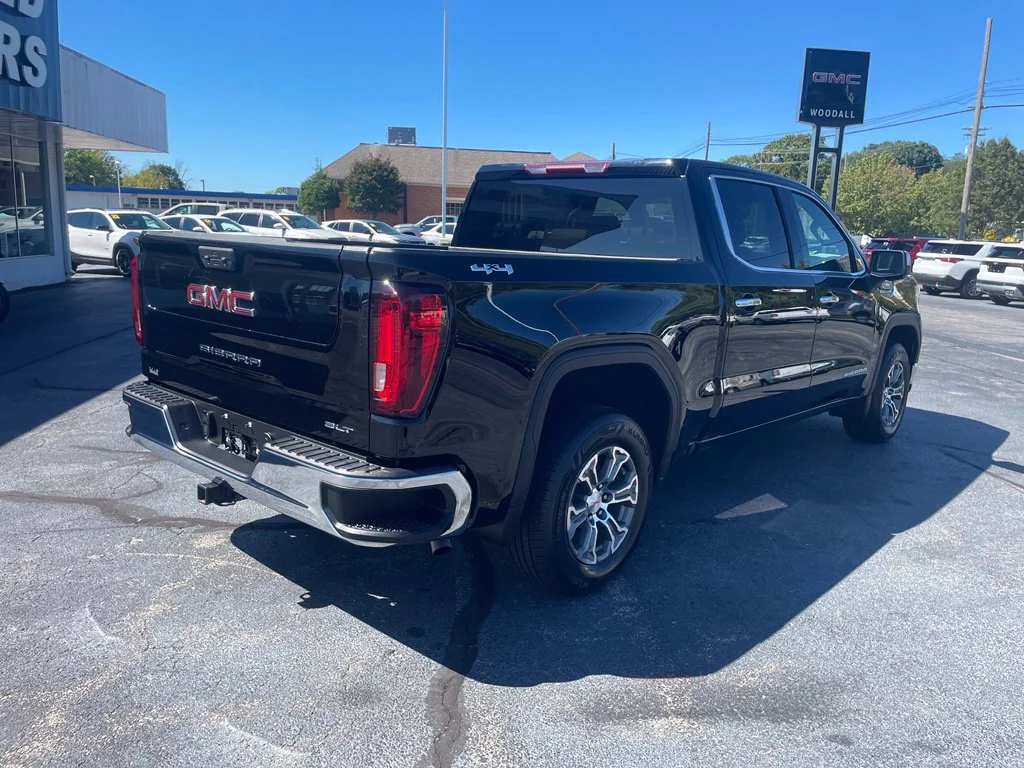 Used 2025 Onyx Black GMC SLT image 6