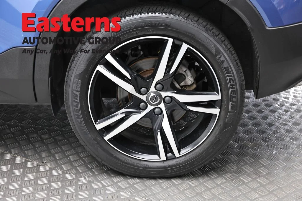 Used 2020 Blue Volvo R-Design image 8