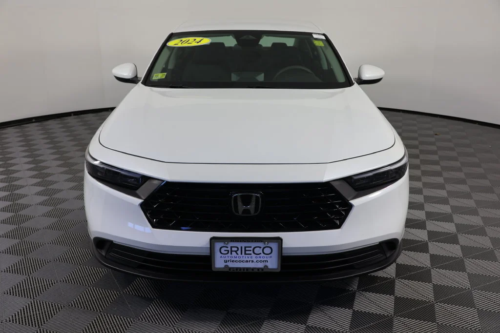 Used 2024 Platinum White Pearl Honda LX image 3