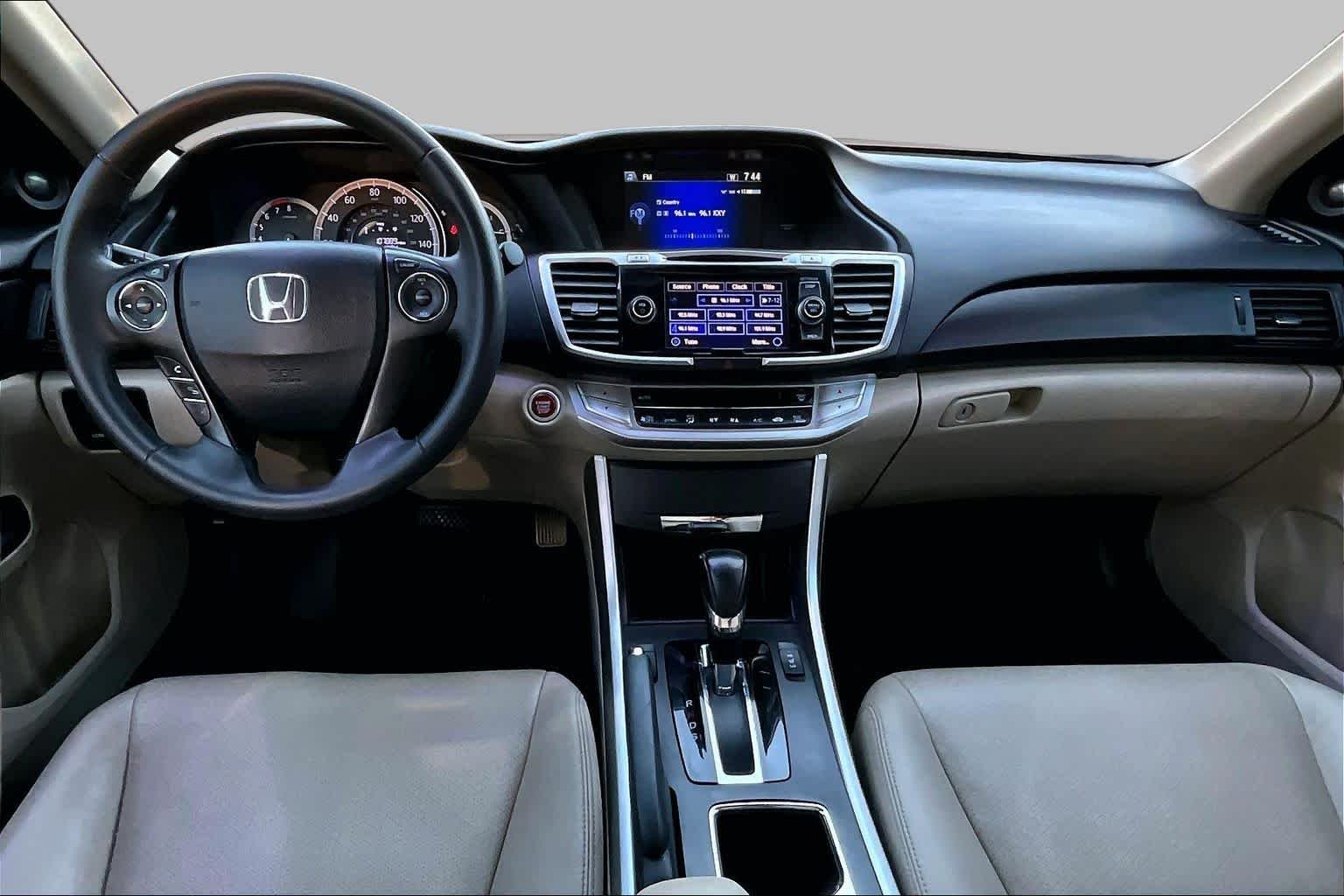 Used 2015 Champagne Frost Pearl Honda EX-L image 15