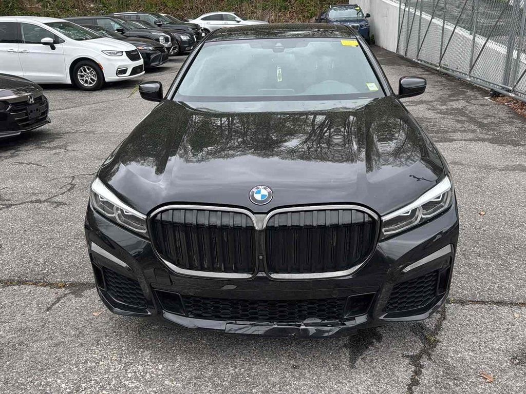 Used 2022 Black BMW 740i image 2