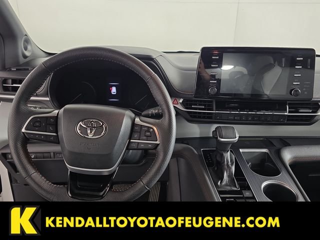 Used 2022 White Toyota XLE image 12