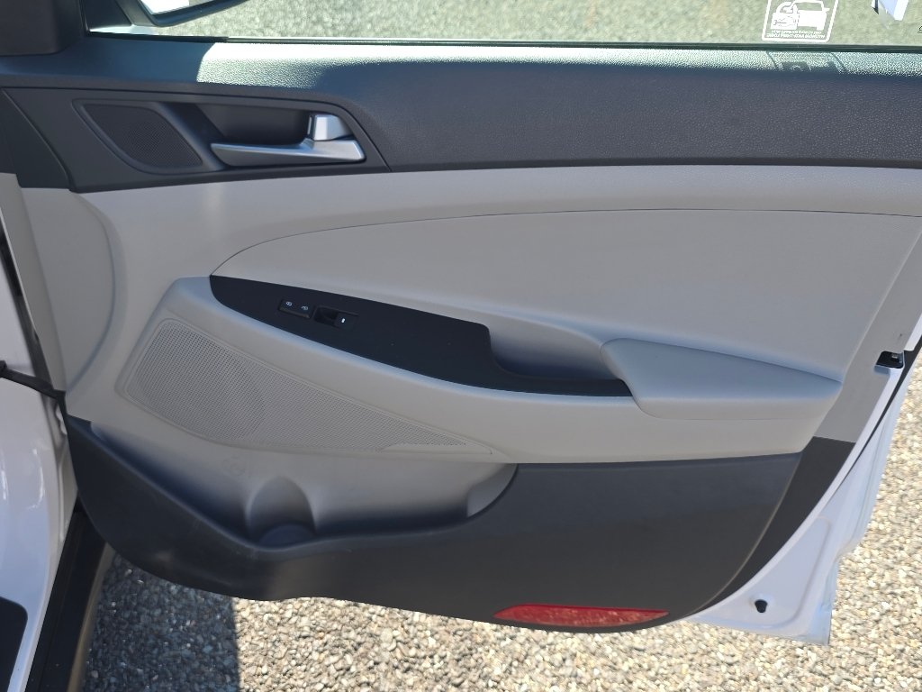 Used 2016 Dazzling White Hyundai SE image 20