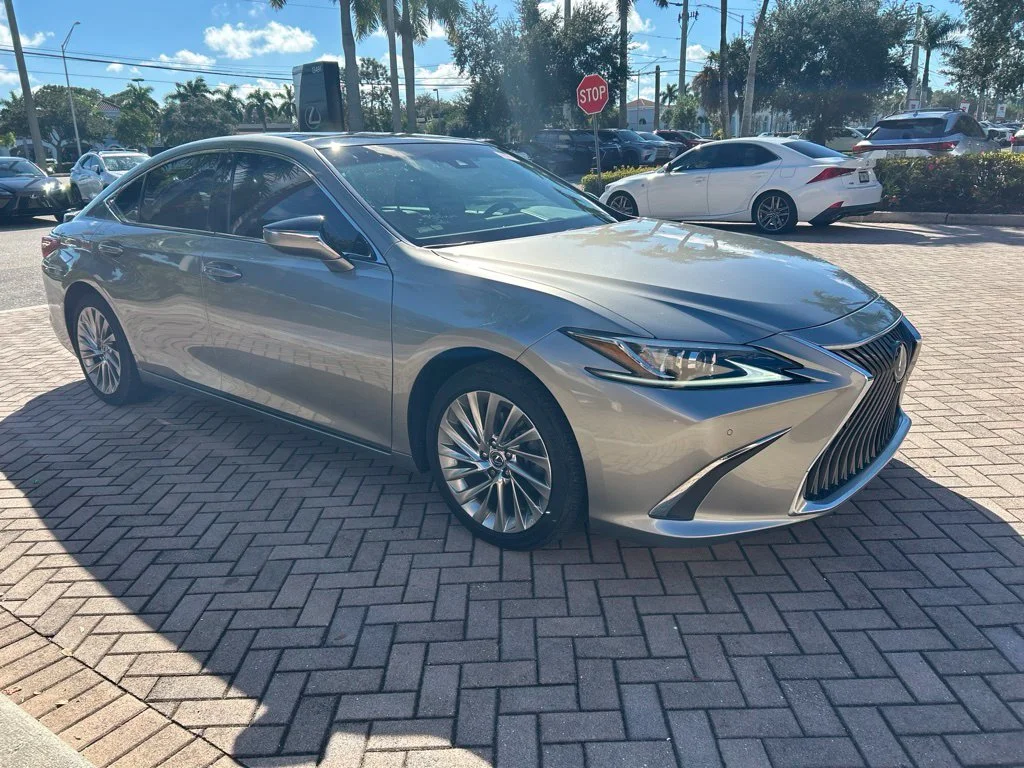 2019 Lexus ES